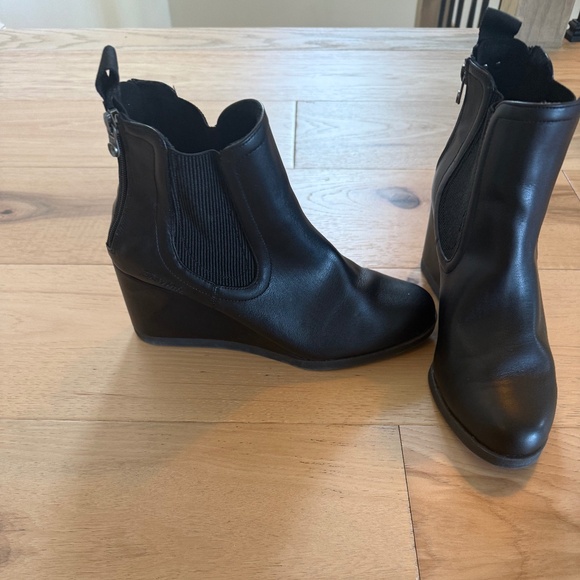 ANKLE BOOTS - Picture 1 of 4